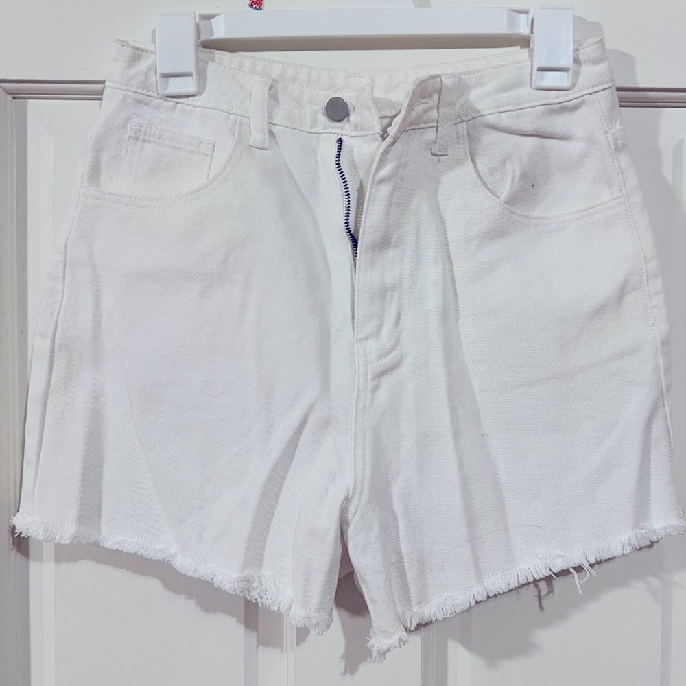 White women’s shorts size M